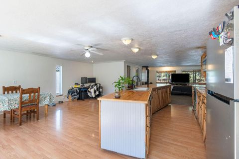 Tiny photo for 15931 Mt View Lane, La Pine, OR 97739 (MLS # 220218598)