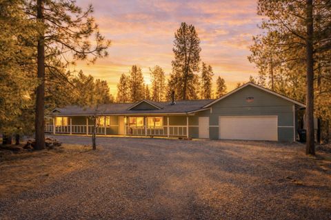 Photo of 15931 Mt View Lane, La Pine, OR 97739 (MLS # 220218598)