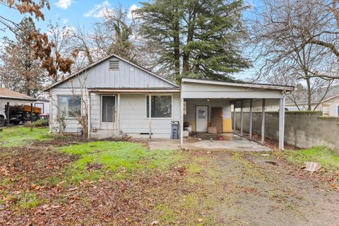 Tiny photo for 1333 Spring Street, Medford, OR 97504 (MLS # 220213088)