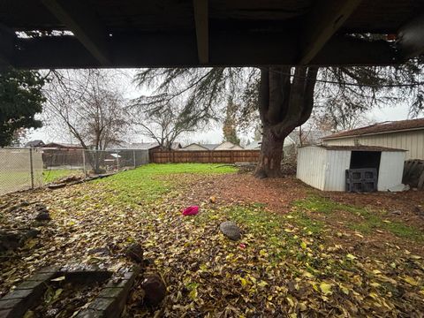 Tiny photo for 1333 Spring Street, Medford, OR 97504 (MLS # 220213088)