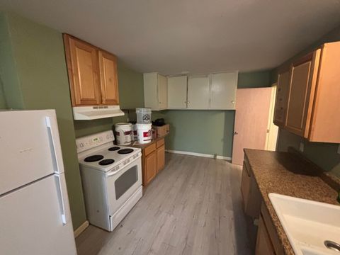 Tiny photo for 1333 Spring Street, Medford, OR 97504 (MLS # 220213088)