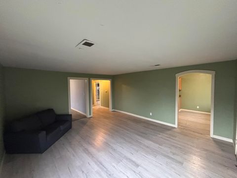 Photo of 1333 Spring Street, Medford, OR 97504 (MLS # 220213088)