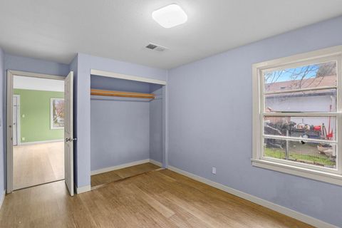 Tiny photo for 1333 Spring Street, Medford, OR 97504 (MLS # 220213088)