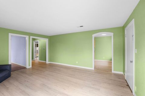 Tiny photo for 1333 Spring Street, Medford, OR 97504 (MLS # 220213088)