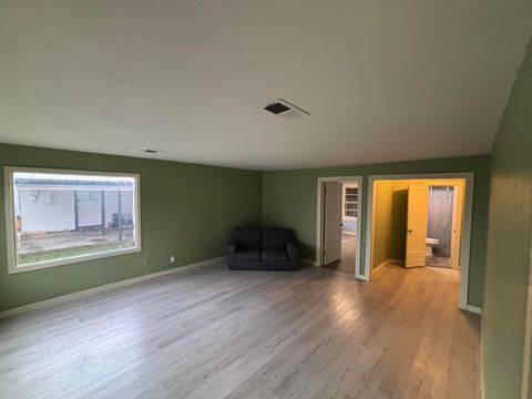Tiny photo for 1333 Spring Street, Medford, OR 97504 (MLS # 220213088)