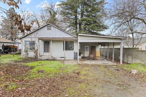 Photo of 1333 Spring Street, Medford, OR 97504 (MLS # 220213088)