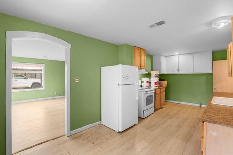 Tiny photo for 1333 Spring Street, Medford, OR 97504 (MLS # 220213088)