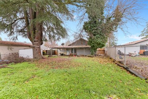 Tiny photo for 1333 Spring Street, Medford, OR 97504 (MLS # 220213088)