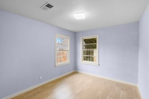Tiny photo for 1333 Spring Street, Medford, OR 97504 (MLS # 220213088)