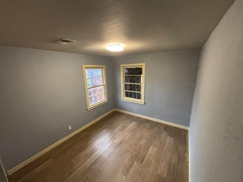Tiny photo for 1333 Spring Street, Medford, OR 97504 (MLS # 220213088)
