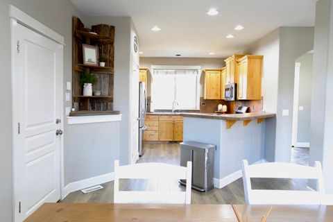 Tiny photo for 2773 NW Greenwood Avenue, Redmond, OR 97756 (MLS # 220217307)