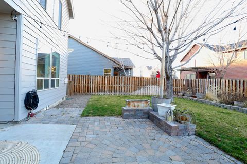 Tiny photo for 2773 NW Greenwood Avenue, Redmond, OR 97756 (MLS # 220217307)