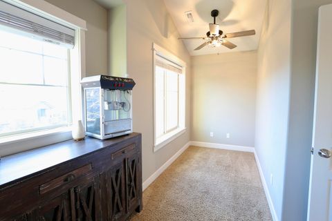 Tiny photo for 2773 NW Greenwood Avenue, Redmond, OR 97756 (MLS # 220217307)