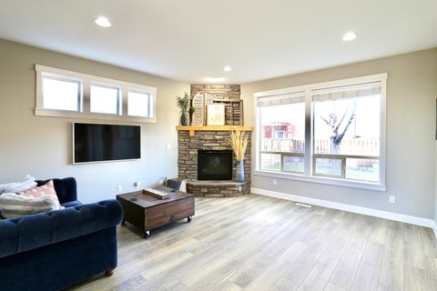 Tiny photo for 2773 NW Greenwood Avenue, Redmond, OR 97756 (MLS # 220217307)