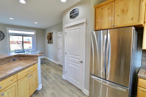 Tiny photo for 2773 NW Greenwood Avenue, Redmond, OR 97756 (MLS # 220217307)