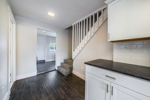 Tiny photo for 563 Rock - 152 Maple Street, Ashland, OR 97520 (MLS # 220212536)