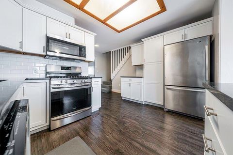 Tiny photo for 563 Rock - 152 Maple Street, Ashland, OR 97520 (MLS # 220212536)