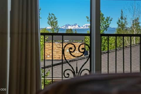 Tiny photo for 19372 Seaton Loop, Bend, OR 97702 (MLS # 220223379)