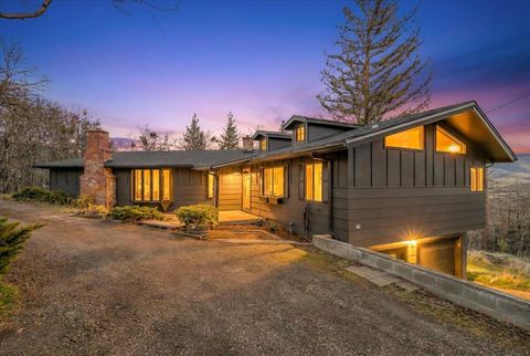 Photo of 200 Timberlake Drive, Ashland, OR 97520 (MLS # 220215540)