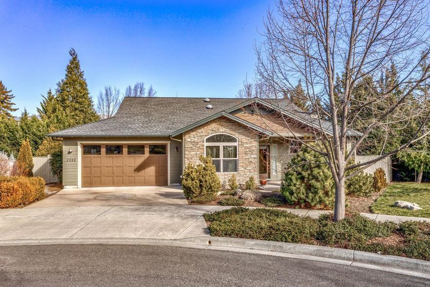 Fresh & beautiful contemporary home on desirable Chitwood Lane. From the moment you walk into this one level home you'll appreciate the warmth & sophistication. Excellent, open floor plan, oak floors in main areas, vaulted or 9' ceilings, gas fireplace, generous windows w/custom coverings & plenty of recessed lighting. The nice size kitchen features granite counters, stainless appliances w/2 ovens, wood cabinets, eating bar & pantry. The large dining area opens to the deck. A tranquil master suite, separated from the other bedrooms for nice privacy, also opens to the deck. The master bath features a spa tub & separate shower. Other features include low-E windows, recirculating hot water pump & plumbing for central vac in case you want to add one later. The back yard is sweet & private & great for BBQing (gas outlet installed) & entertaining on the covered deck. Adjacent open space & thoughtful landscaping gives this home a wonderful sense of privacy. Just beautiful!