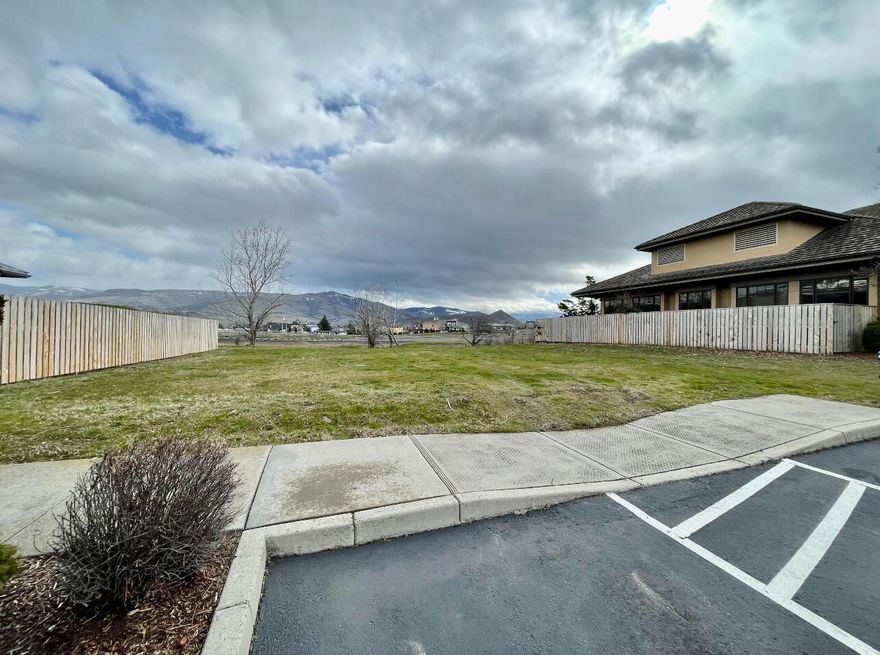 Washington Business Plaza is just the right place for your business! This location has incredible views, easy access to I-5 and plenty of parking. The E-1 zoning allows for wide variety of uses for your business so call your builder and design your future business venture today. Buyer due diligence, information deemed accurate but not verified.