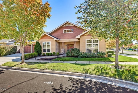 Photo of 421 Stone Pointe Drive, Central Point, OR 97502 (MLS # 220229429)