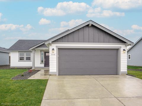 Photo of 3718 Luchu Street, Medford, OR 97504 (MLS # 220216982)