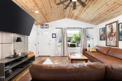Tiny photo for 541 SW Sunrise Circle, Metolius, OR 97741 (MLS # 220224353)