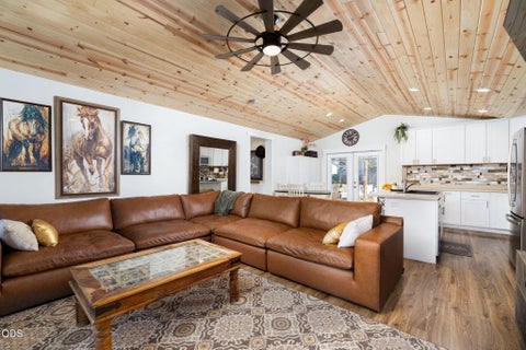 Tiny photo for 541 SW Sunrise Circle, Metolius, OR 97741 (MLS # 220224353)