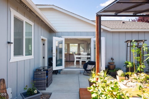 Tiny photo for 541 SW Sunrise Circle, Metolius, OR 97741 (MLS # 220224353)