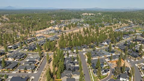 Tiny photo for 1185 NW Singleton Place, Bend, OR 97703 (MLS # 220212664)