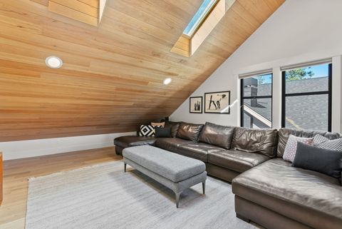 Tiny photo for 1185 NW Singleton Place, Bend, OR 97703 (MLS # 220212664)