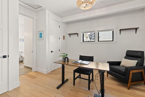 Tiny photo for 1185 NW Singleton Place, Bend, OR 97703 (MLS # 220212664)