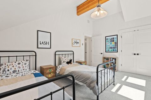 Tiny photo for 1185 NW Singleton Place, Bend, OR 97703 (MLS # 220212664)