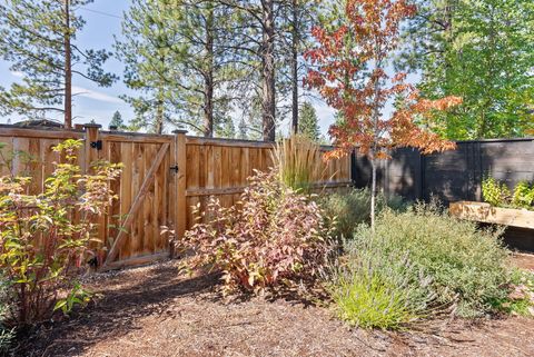 Tiny photo for 1185 NW Singleton Place, Bend, OR 97703 (MLS # 220212664)