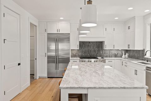 Tiny photo for 1185 NW Singleton Place, Bend, OR 97703 (MLS # 220212664)