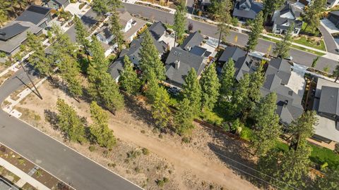 Tiny photo for 1185 NW Singleton Place, Bend, OR 97703 (MLS # 220212664)