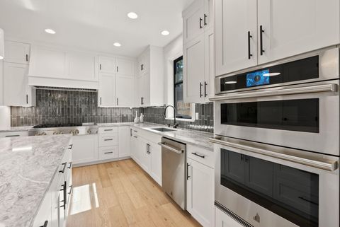 Tiny photo for 1185 NW Singleton Place, Bend, OR 97703 (MLS # 220212664)