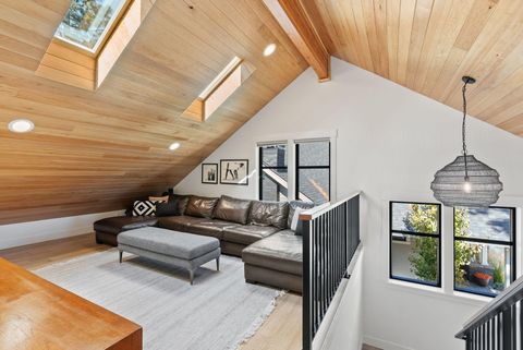 Tiny photo for 1185 NW Singleton Place, Bend, OR 97703 (MLS # 220212664)