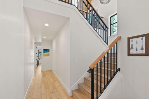 Tiny photo for 1185 NW Singleton Place, Bend, OR 97703 (MLS # 220212664)