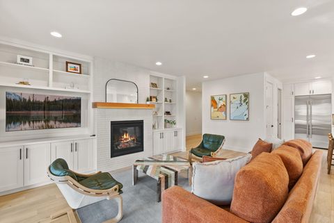 Tiny photo for 1185 NW Singleton Place, Bend, OR 97703 (MLS # 220212664)