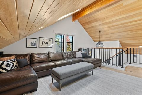 Tiny photo for 1185 NW Singleton Place, Bend, OR 97703 (MLS # 220212664)