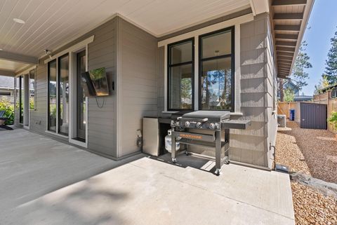 Tiny photo for 1185 NW Singleton Place, Bend, OR 97703 (MLS # 220212664)