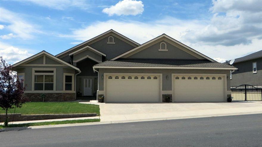 Quality Built Large Single Level Home With Nearly 3,000 Sq. Ft. Of Living Area, And A Spectacular View!!! Open Floor Plan With Huge Great Room, Dining Area, And Kitchen. Great Room, Dining And Master Bedroom Have Walk-outs To The Private Covered Patio Area. Granite Counter Tops Throughout. Second Bedroom Even Has Its Own Full Bath. Built-in Vacuum. Attached 4-car Garage Has A Bath That Can Be Accessed From The Gated Rv Parking Area And Back Yard. Maintenance Free Stucco Exterior. Front And Side Yard