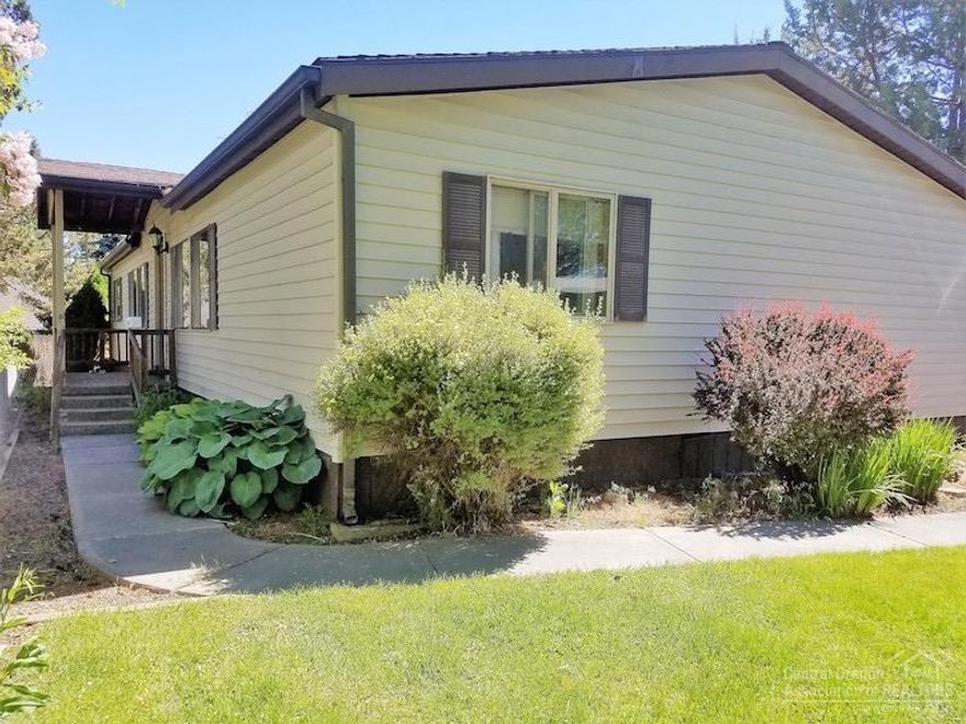 55+ park located in Suntree Village, close to the Senior Center. This 3 bedroom, 2 bath home is 1.593 sq ft. Home is well kept & move-in ready with vaulted ceilings, a living & family room, a large kitchen w/breakfast bar, good separation of rooms, master bath has a vanity, double sinks, & soaker tub, all appliances included, also has a backyard w/deck, large storage unit & carport. A must see!