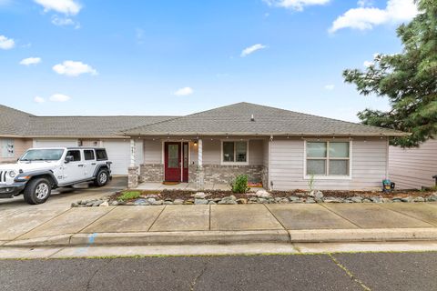 Tiny photo for 457 Elm Street, Phoenix, OR 97535 (MLS # 220219519)