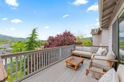 Tiny photo for 457 Elm Street, Phoenix, OR 97535 (MLS # 220219519)