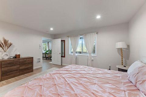 Tiny photo for 457 Elm Street, Phoenix, OR 97535 (MLS # 220219519)