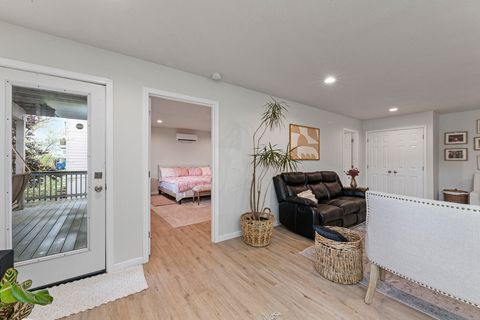 Tiny photo for 457 Elm Street, Phoenix, OR 97535 (MLS # 220219519)