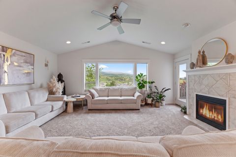 Tiny photo for 457 Elm Street, Phoenix, OR 97535 (MLS # 220219519)